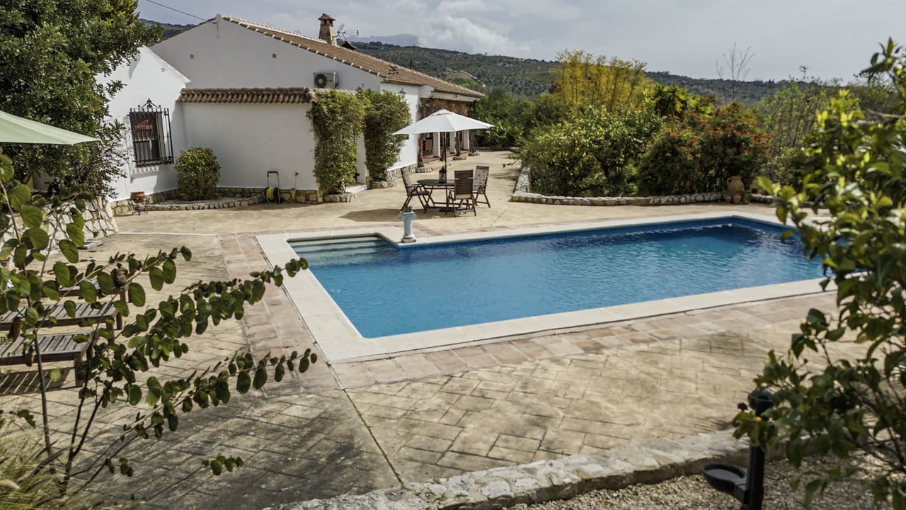 5 quarto Moradia para venda em Periana com piscina garagem - 575 000 € (Ref: 9699812)