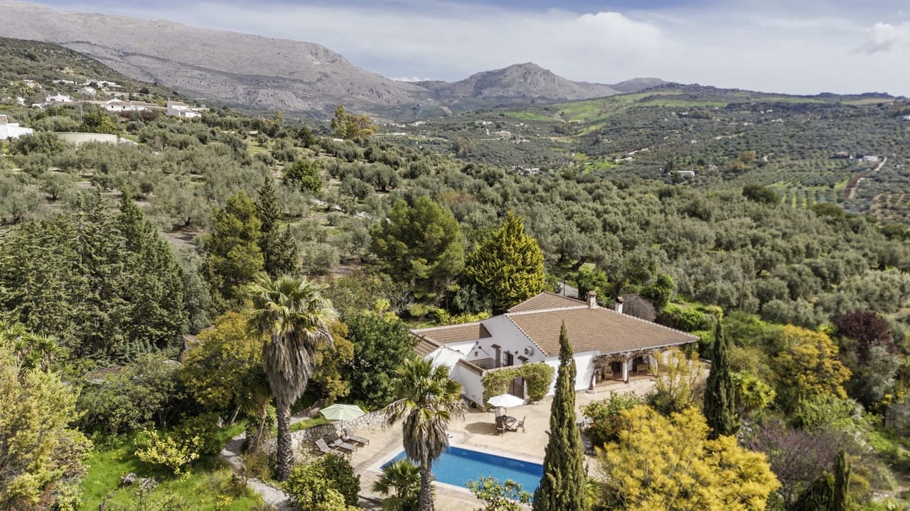 5 quarto Moradia para venda em Periana com piscina garagem - 575 000 € (Ref: 9699812)