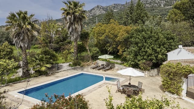 5 sovrum Villa till salu i Periana med pool garage - 575 000 € (Ref: 9699812)