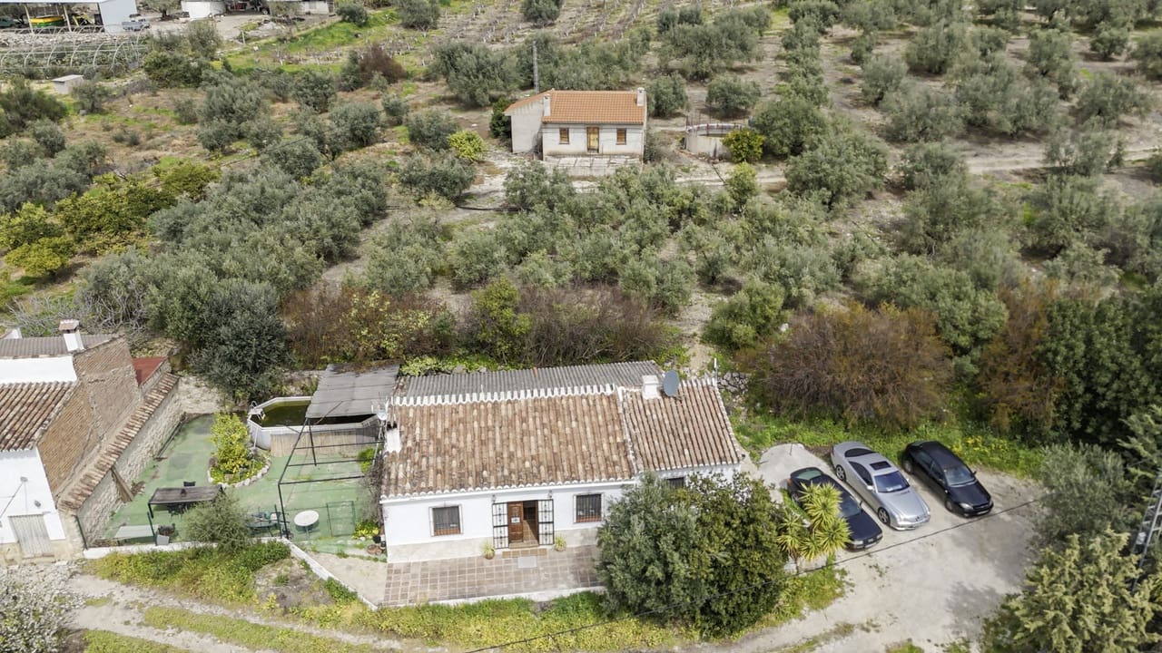 5 bedroom Villa for sale in Periana with pool garage - € 575,000 (Ref: 9699812)