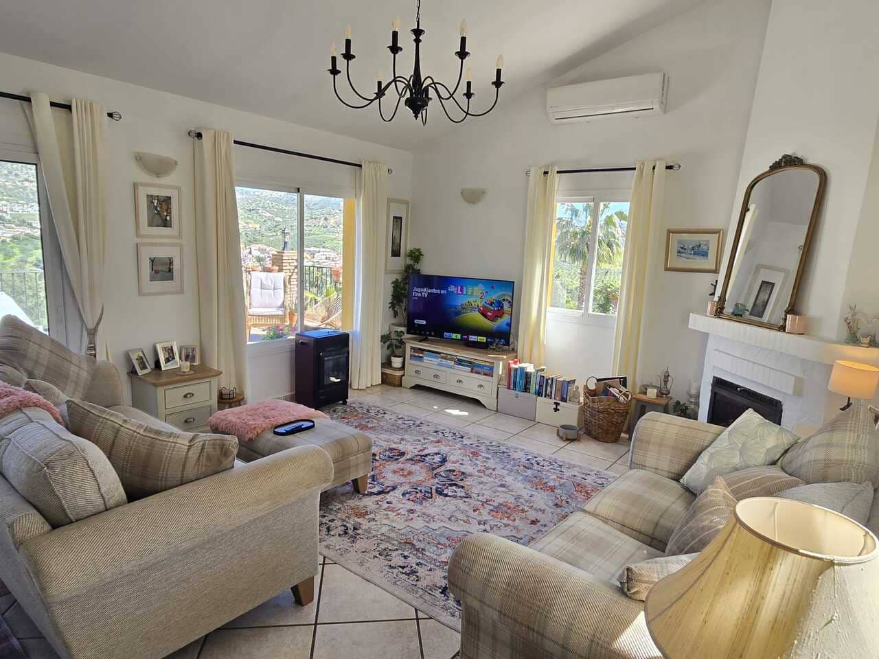 3 bedroom Villa for sale in Vinuela with pool garage - € 347,500 (Ref: 9712421)