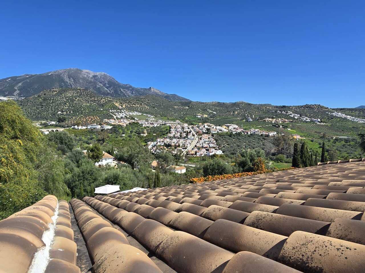 3 bedroom Villa for sale in Vinuela with pool garage - € 347,500 (Ref: 9712421)