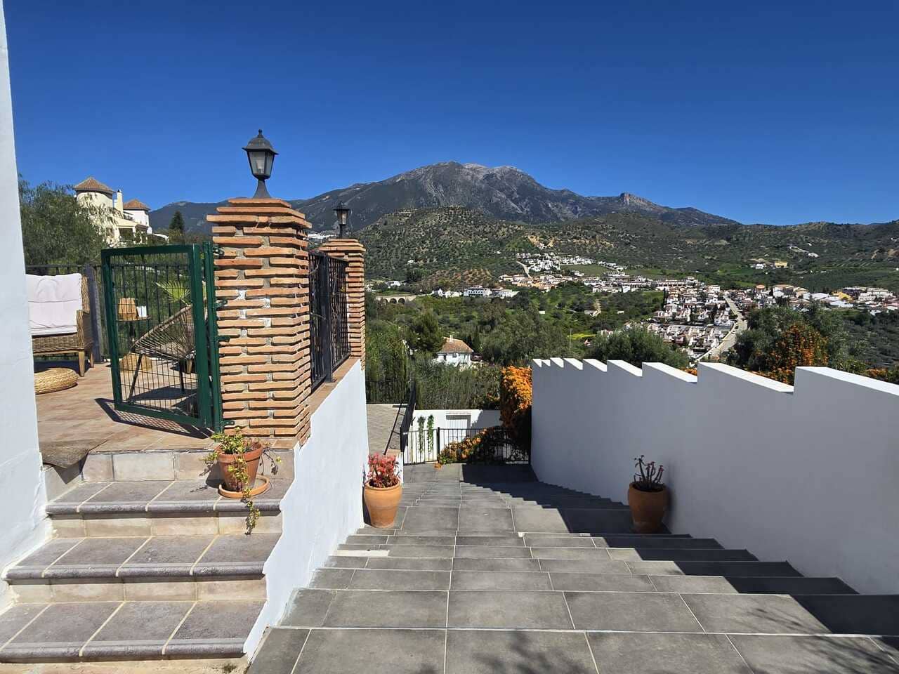 3 bedroom Villa for sale in Vinuela with pool garage - € 347,500 (Ref: 9712421)