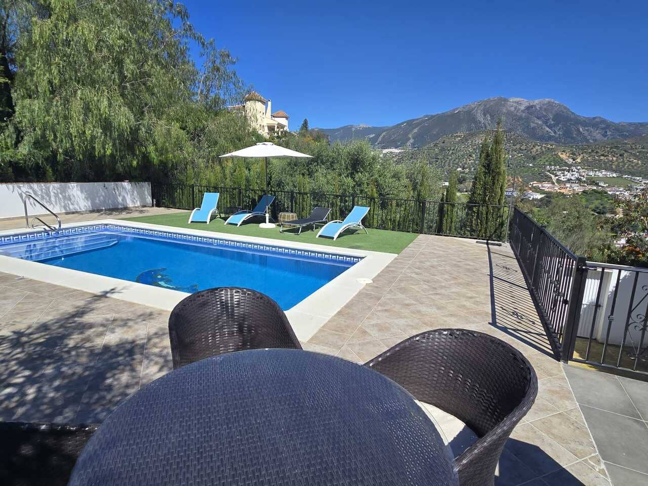 3 bedroom Villa for sale in Vinuela with pool garage - € 347,500 (Ref: 9712421)