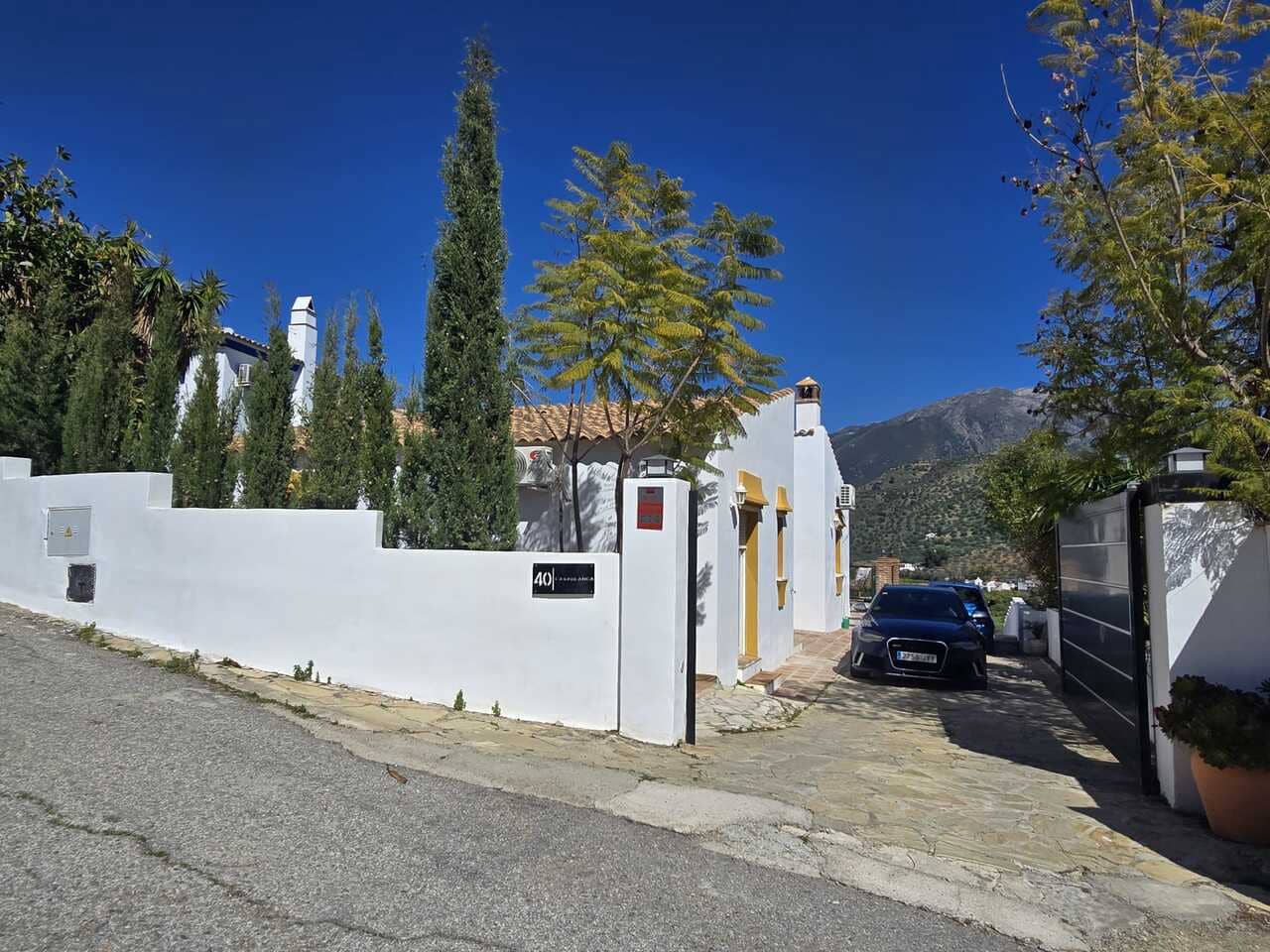 3 bedroom Villa for sale in Vinuela with pool garage - € 347,500 (Ref: 9712421)