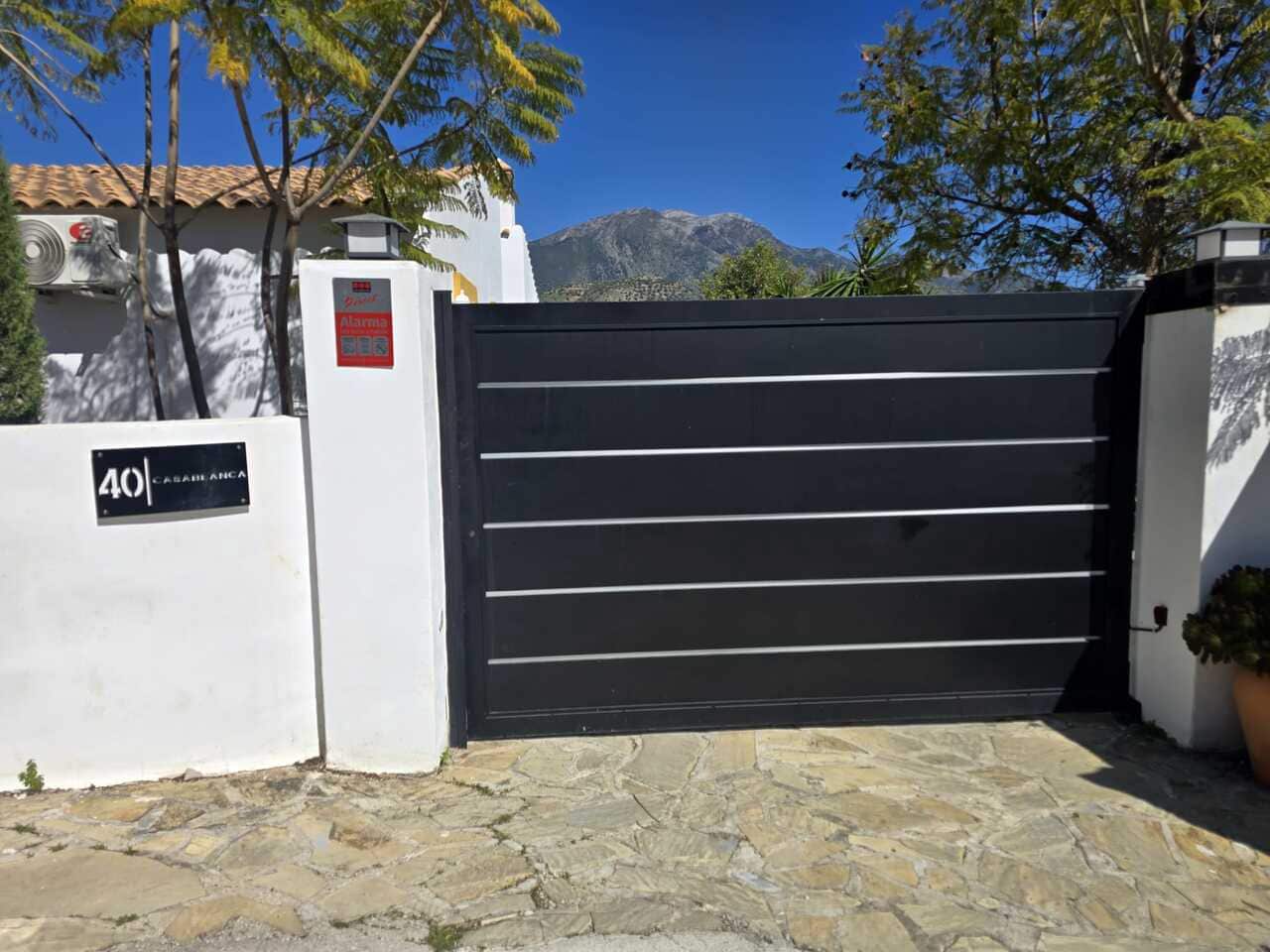 3 bedroom Villa for sale in Vinuela with pool garage - € 347,500 (Ref: 9712421)