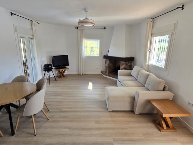 3 soverom Villa til salgs i Alcaucín med svømmebasseng garasje - € 325 000 (Ref: 9715634)