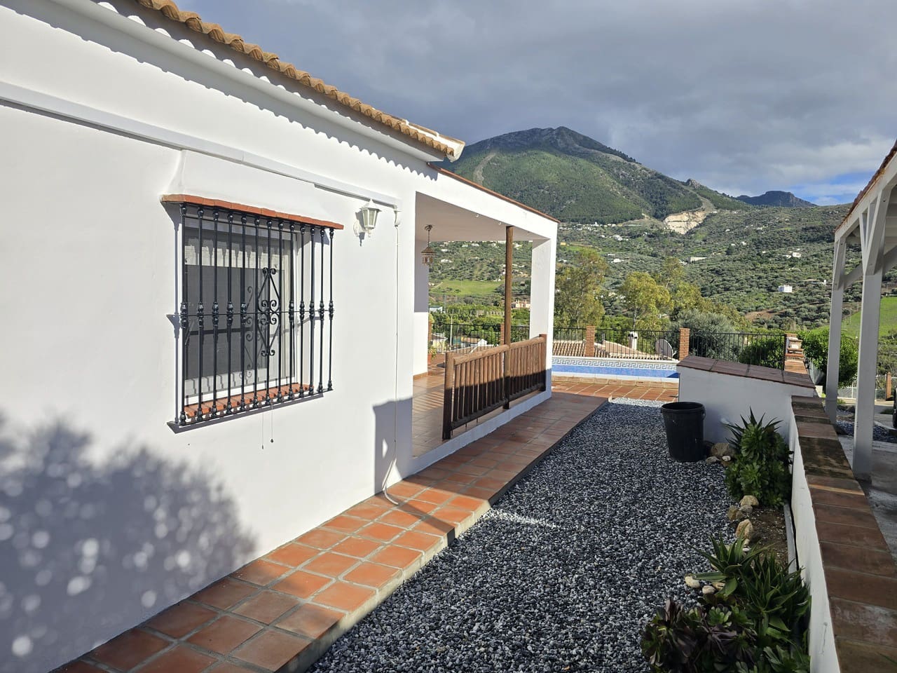 3 bedroom Villa for sale in Alcaucin with pool garage - € 325,000 (Ref: 9715634)