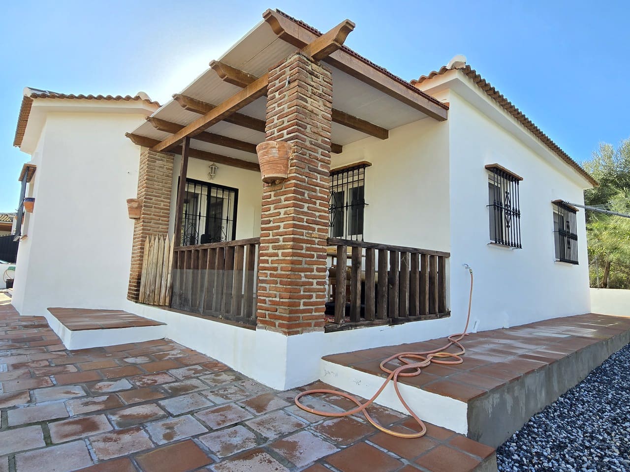 3 bedroom Villa for sale in Alcaucin with pool garage - € 325,000 (Ref: 9715634)