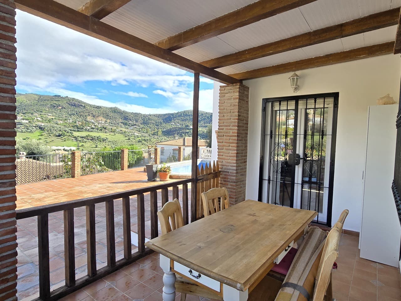 3 bedroom Villa for sale in Alcaucin with pool garage - € 325,000 (Ref: 9715634)