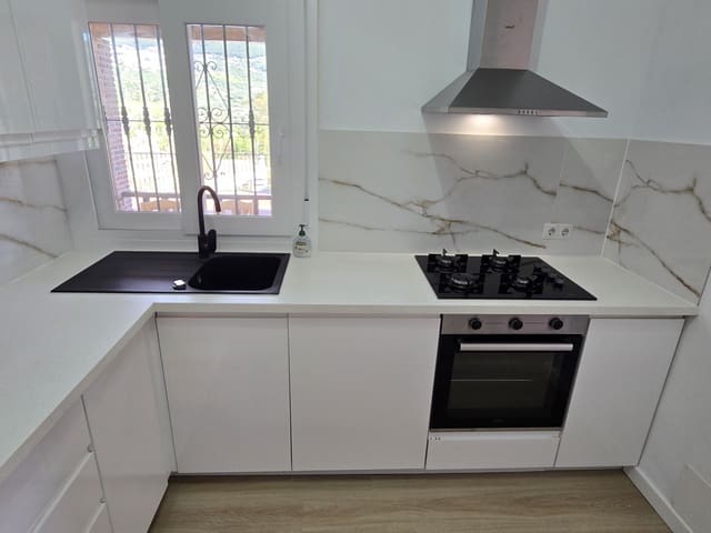 3 soverom Villa til salgs i Alcaucín med svømmebasseng garasje - € 325 000 (Ref: 9715634)