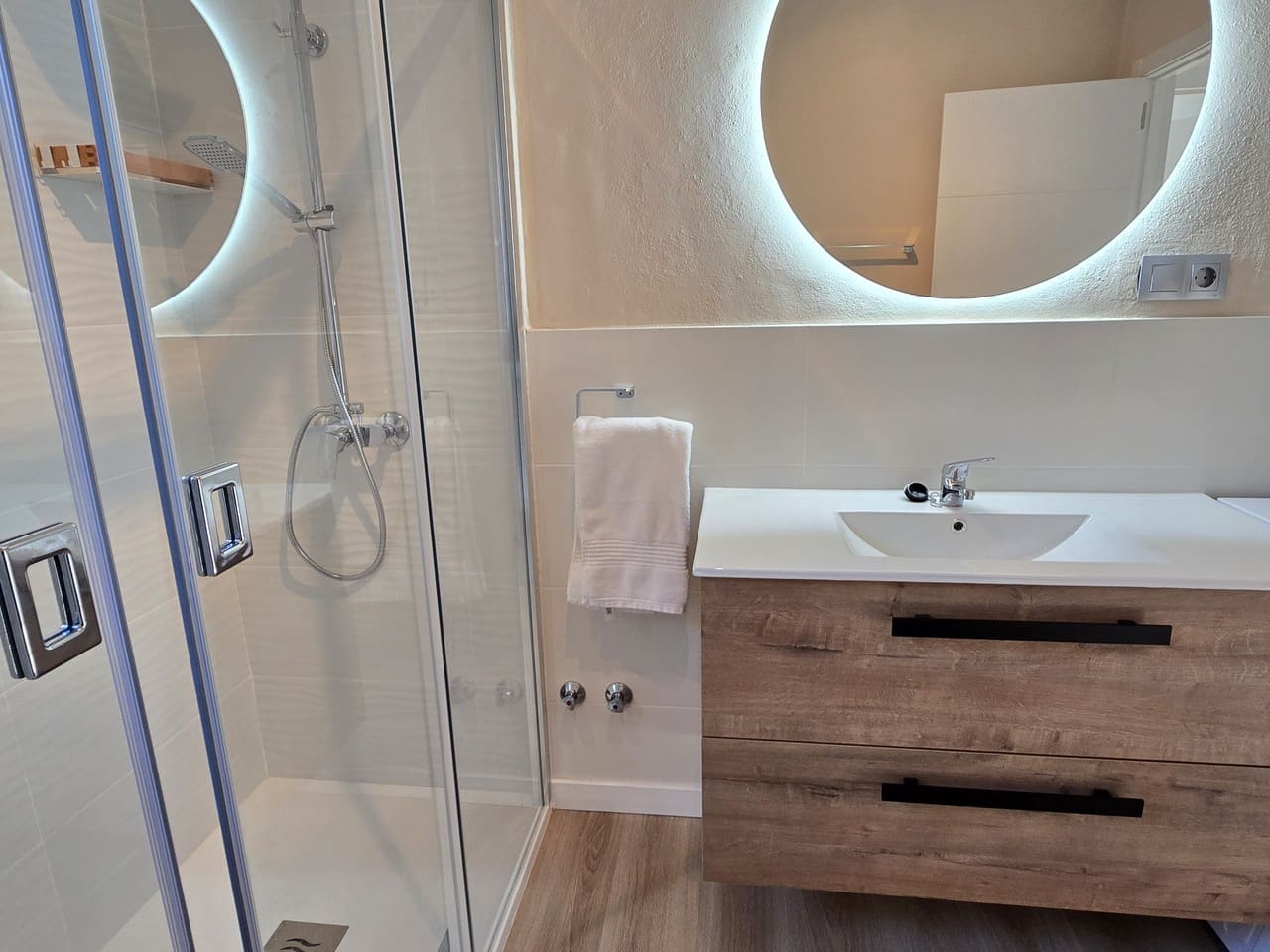 3 bedroom Villa for sale in Alcaucin with pool garage - € 325,000 (Ref: 9715634)