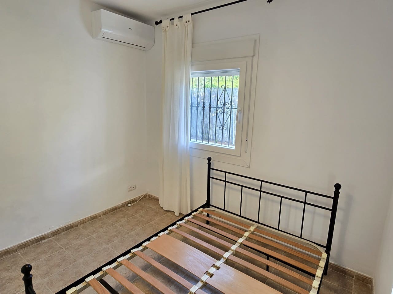 3 bedroom Villa for sale in Alcaucin with pool garage - € 325,000 (Ref: 9715634)