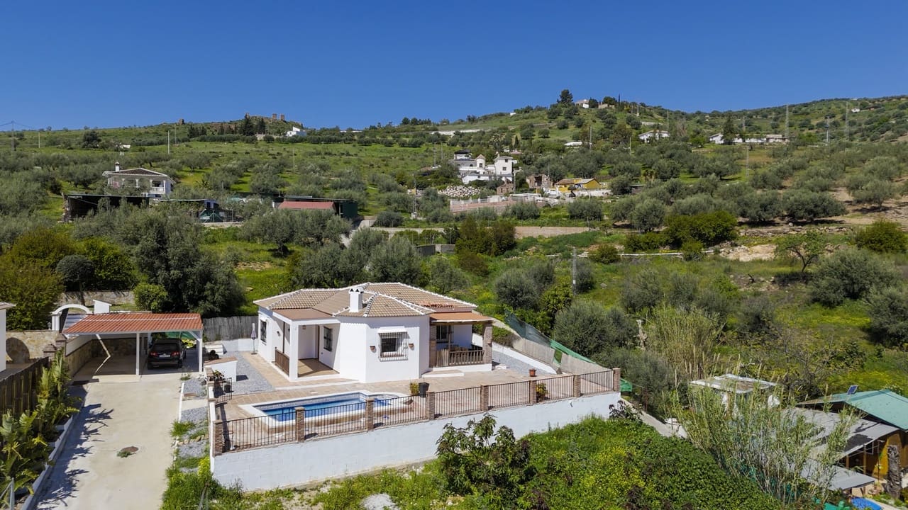 3 bedroom Villa for sale in Alcaucin with pool garage - € 325,000 (Ref: 9715634)