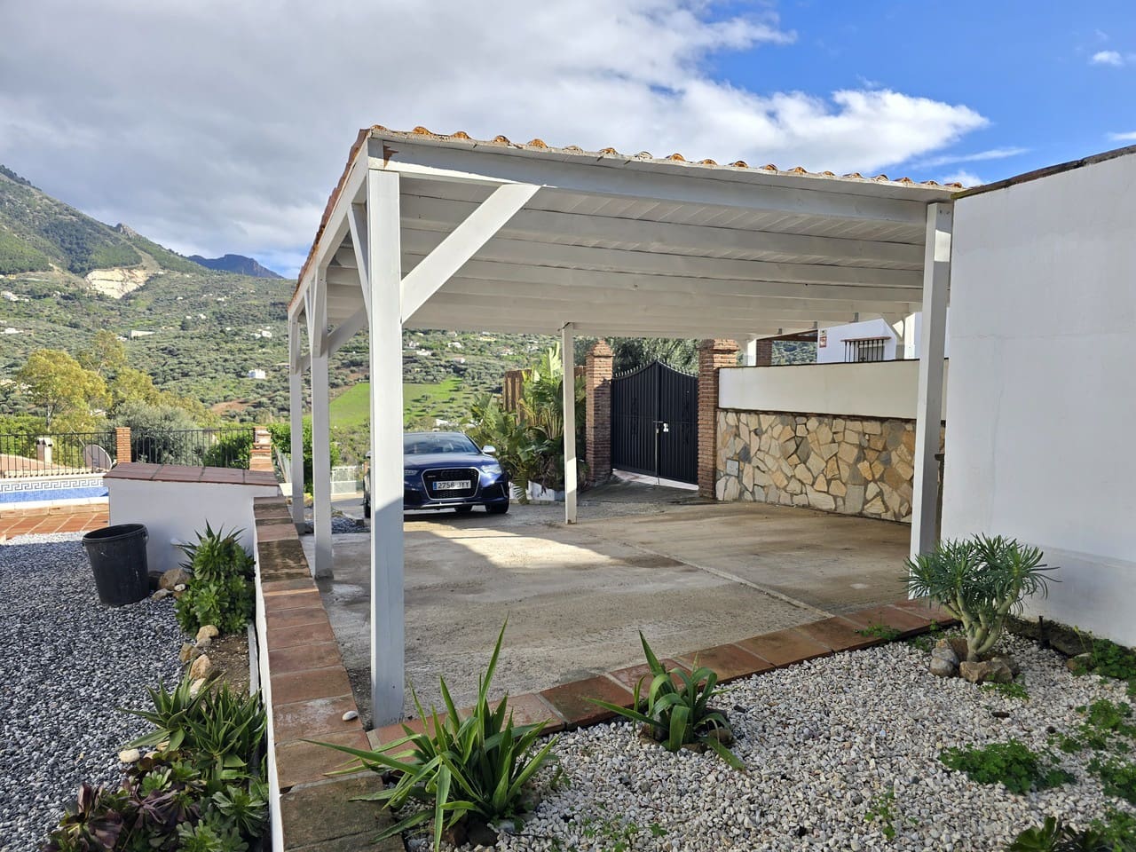 3 bedroom Villa for sale in Alcaucin with pool garage - € 325,000 (Ref: 9715634)