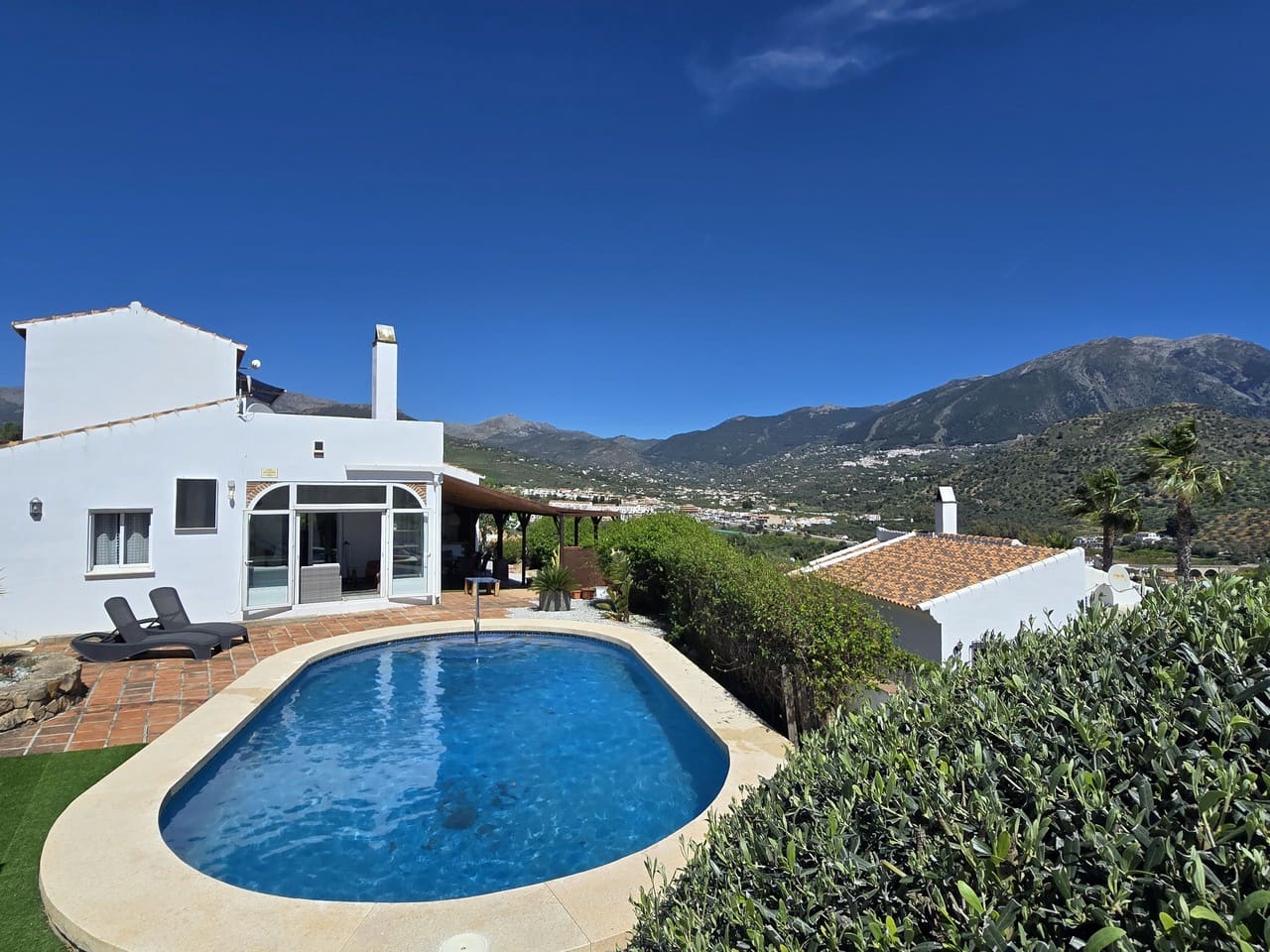 3 soverom Villa til salgs i Vinuela med svømmebasseng garasje - € 349 000 (Ref: 9730946)