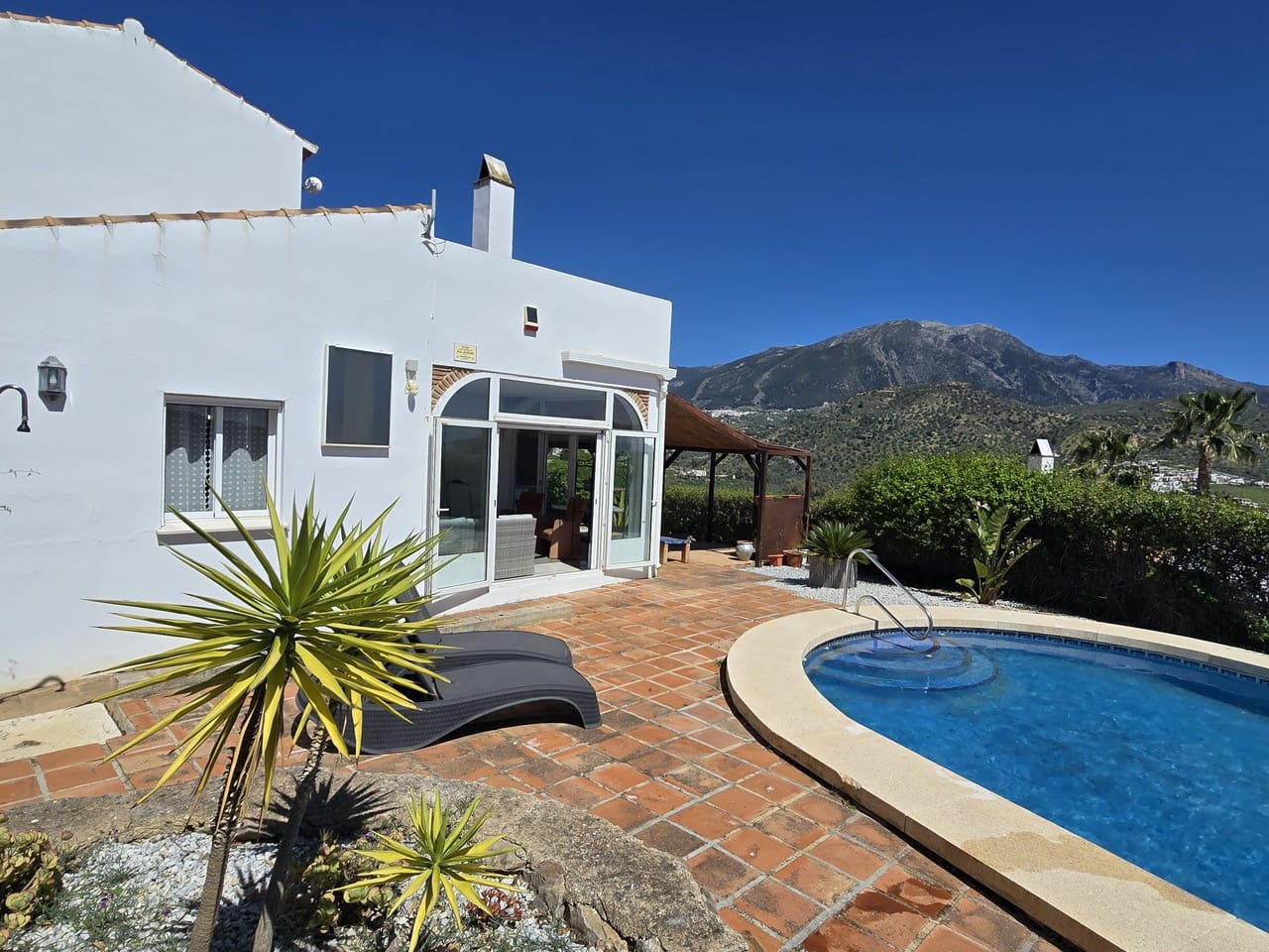 3 soverom Villa til salgs i Vinuela med svømmebasseng garasje - € 349 000 (Ref: 9730946)