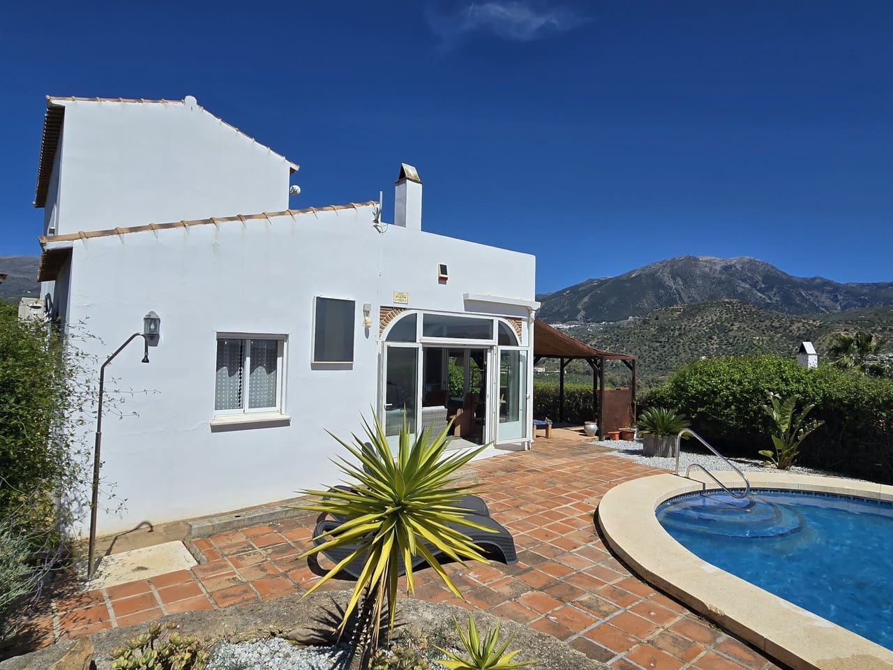 3 soverom Villa til salgs i Vinuela med svømmebasseng garasje - € 349 000 (Ref: 9730946)