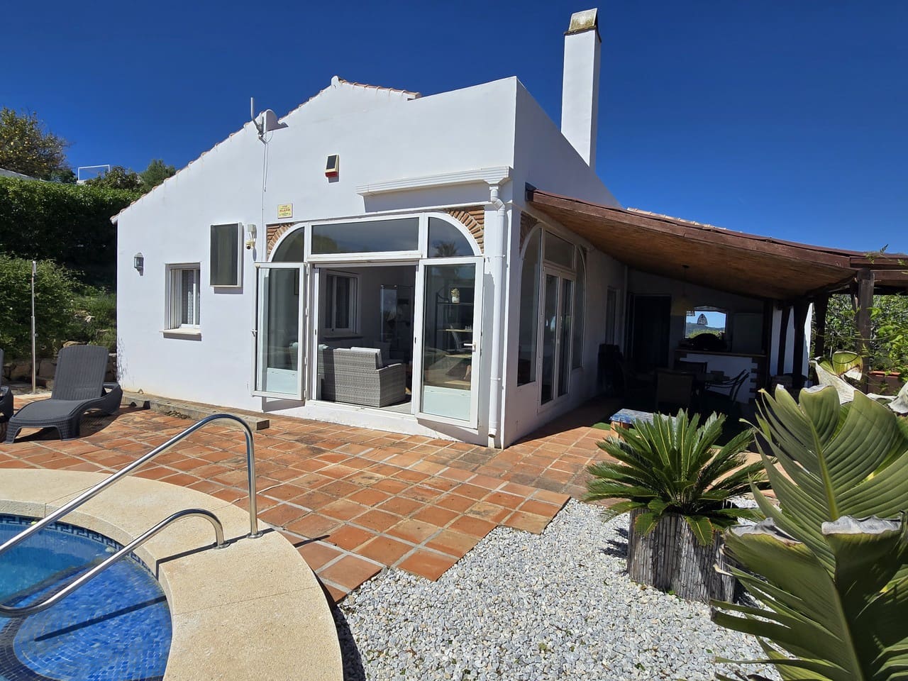 3 soverom Villa til salgs i Vinuela med svømmebasseng garasje - € 349 000 (Ref: 9730946)