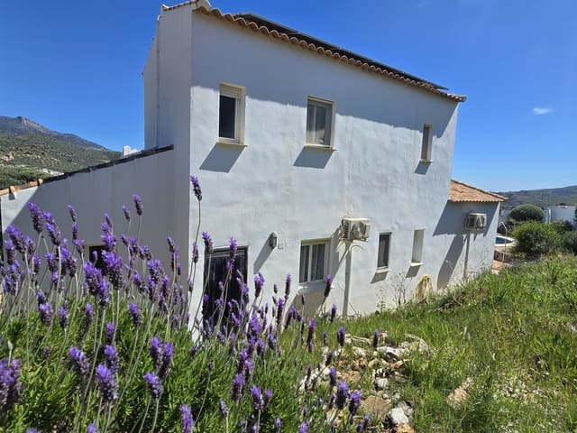 Chalet de 3 habitaciones en Viñuela en venta con piscina garaje - 349.000 € (Ref: 9730946)