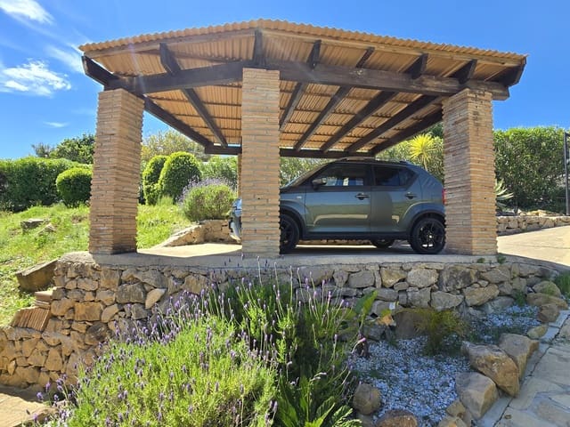 Chalet de 3 habitaciones en Viñuela en venta con piscina garaje - 349.000 € (Ref: 9730946)