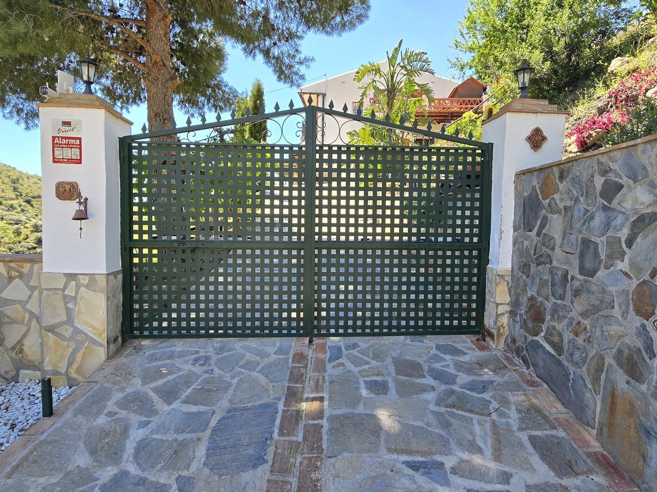 Chalet de 4 habitaciones en Viñuela en venta con garaje - 310.000 € (Ref: 9778643)