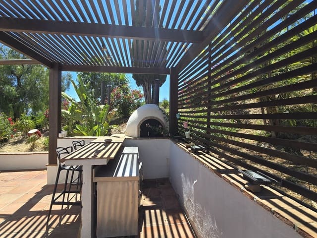 3 slaapkamer Villa te koop in Puente de Don Manuel, Alcaucín met garage - € 399.000 (Ref: 9795630)