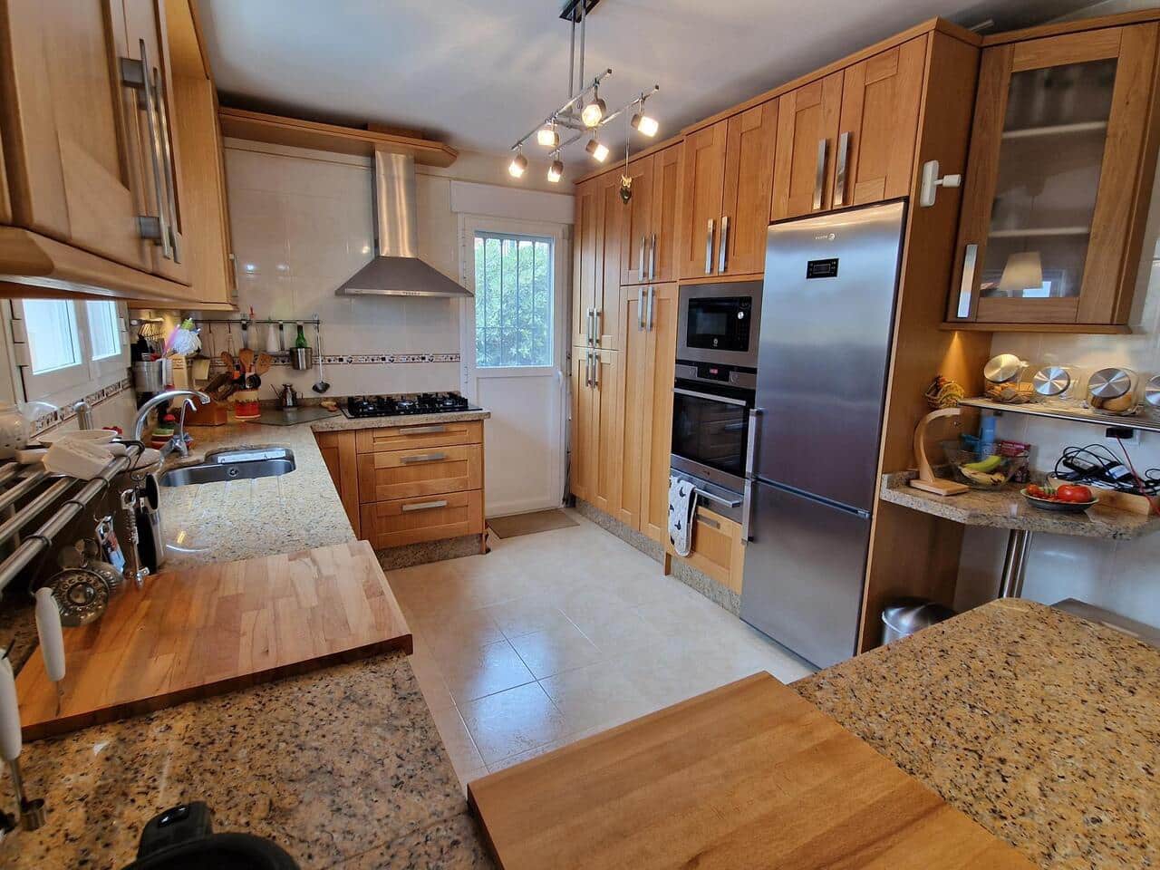 3 soveværelse Villa til salg i Venta Baja med swimmingpool garage - € 330.000 (Ref: 9805578)