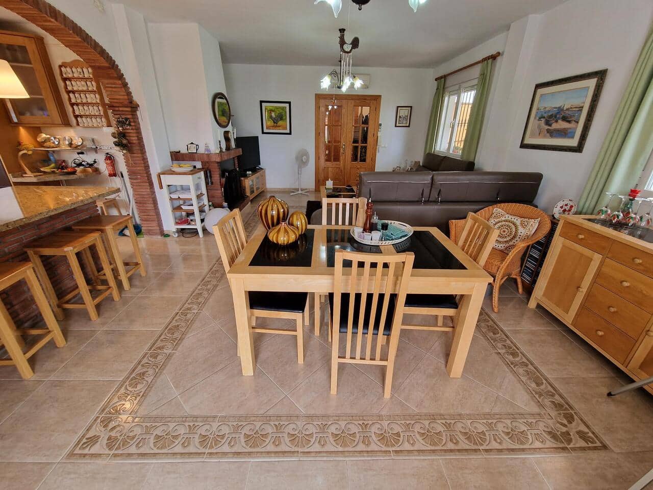 3 soveværelse Villa til salg i Venta Baja med swimmingpool garage - € 330.000 (Ref: 9805578)