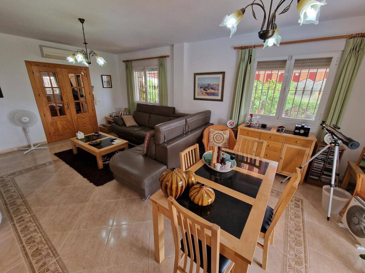 3 soveværelse Villa til salg i Venta Baja med swimmingpool garage - € 330.000 (Ref: 9805578)