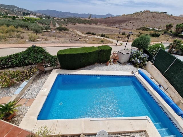 3 soveværelse Villa til salg i Venta Baja, Alcaucín med swimmingpool garage - € 330.000 (Ref: 9805578)