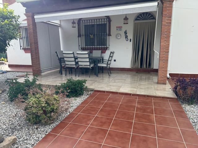3 sypialnia Willa na sprzedaż w Venta Baja, Alcaucín z basenem garażem - 330 000 € (Ref: 9805578)