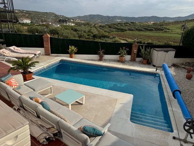 3 sypialnia Willa na sprzedaż w Venta Baja, Alcaucín z basenem garażem - 330 000 € (Ref: 9805578)