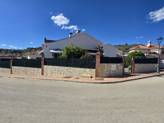 3 soverom Villa til salgs i Venta Baja, Alcaucín med svømmebasseng garasje - € 330 000 (Ref: 9805578)
