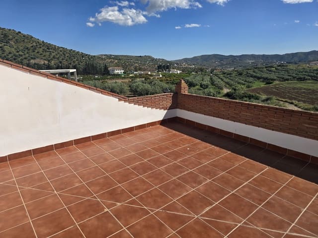 3 soverom Villa til salgs i Venta Baja, Alcaucín med svømmebasseng garasje - € 330 000 (Ref: 9805578)