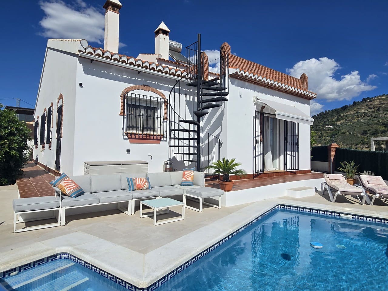 3 bedroom Villa for sale in Venta Baja with pool garage - € 330,000 (Ref: 9805578)