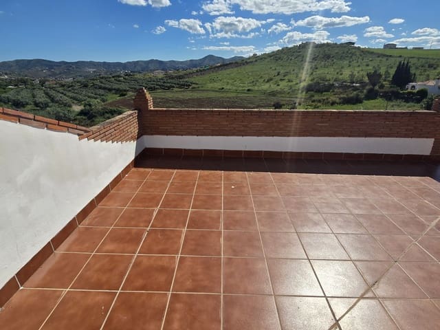 3 soverom Villa til salgs i Venta Baja, Alcaucín med svømmebasseng garasje - € 330 000 (Ref: 9805578)