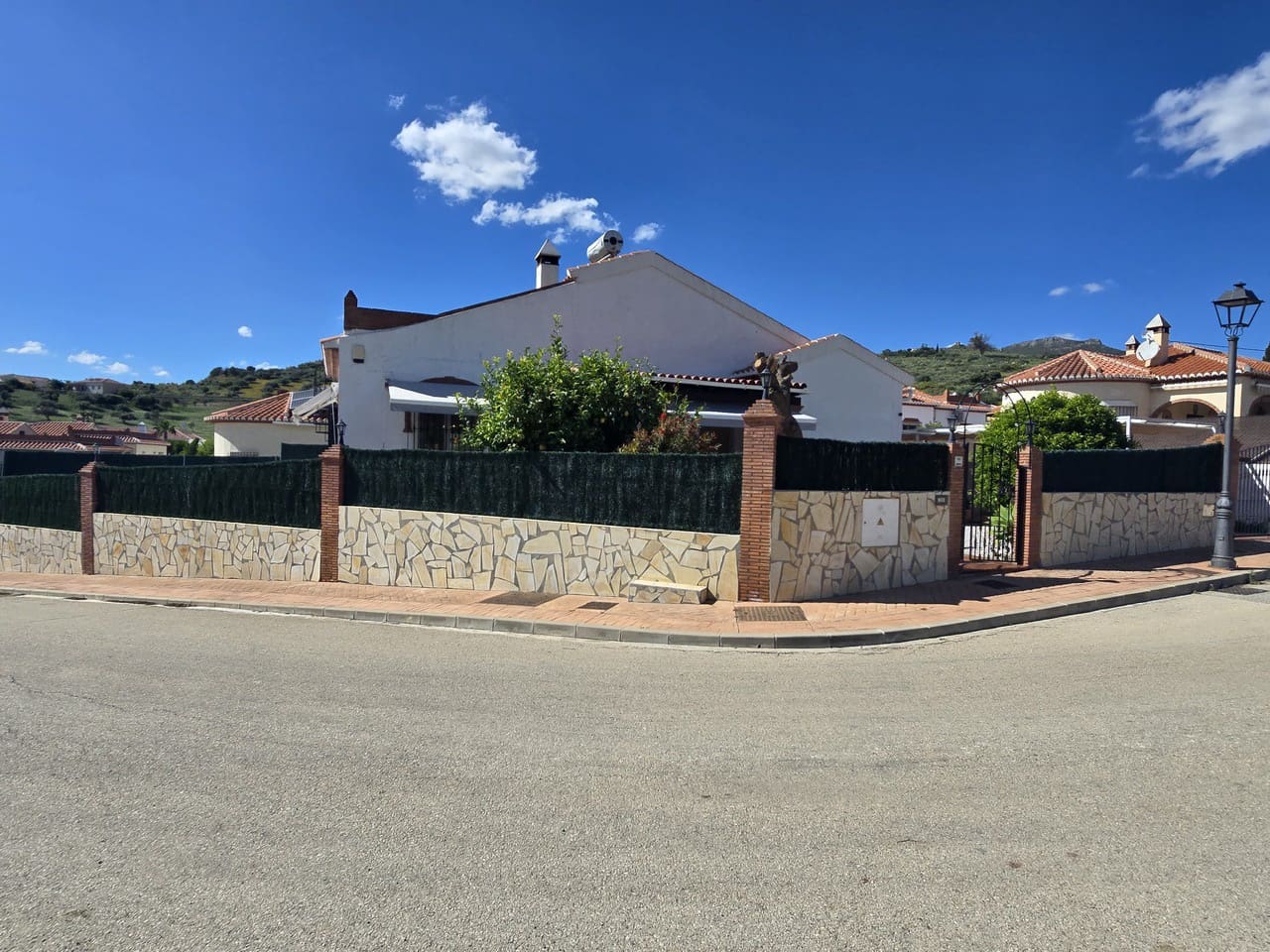 3 bedroom Villa for sale in Venta Baja with pool garage - € 330,000 (Ref: 9805578)