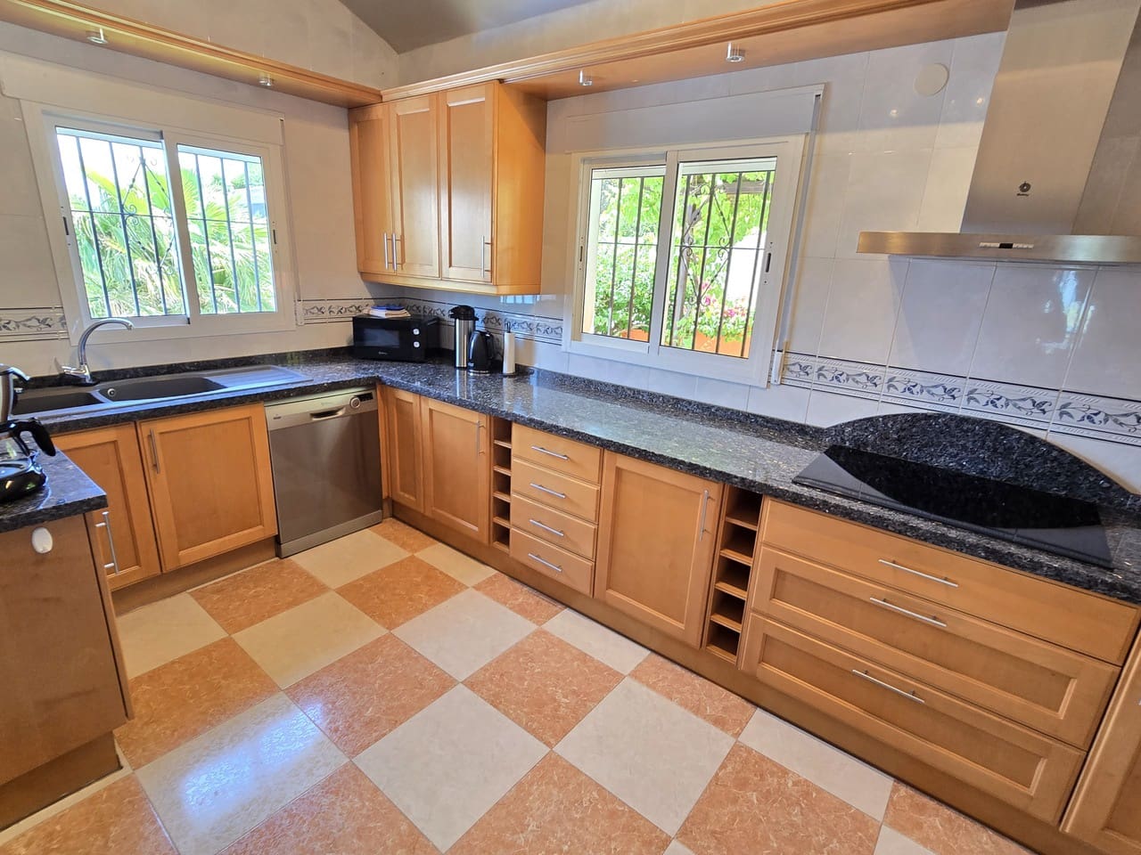 4 soveværelse Villa til salg i Los Romanes med swimmingpool garage - € 675.000 (Ref: 9815032)