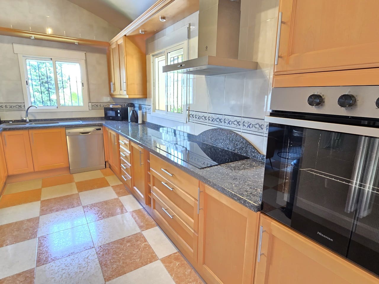 4 soveværelse Villa til salg i Los Romanes med swimmingpool garage - € 675.000 (Ref: 9815032)