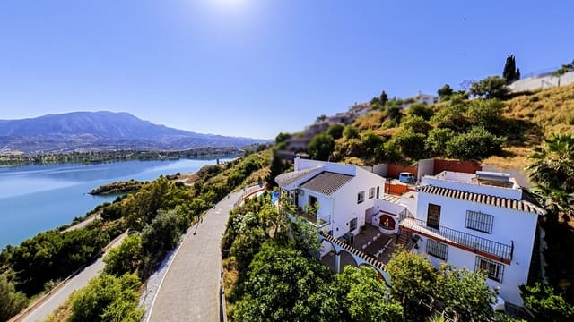 4 soverom Villa til salgs i Los Romanes, Viñuela med svømmebasseng garasje - € 675 000 (Ref: 9815032)