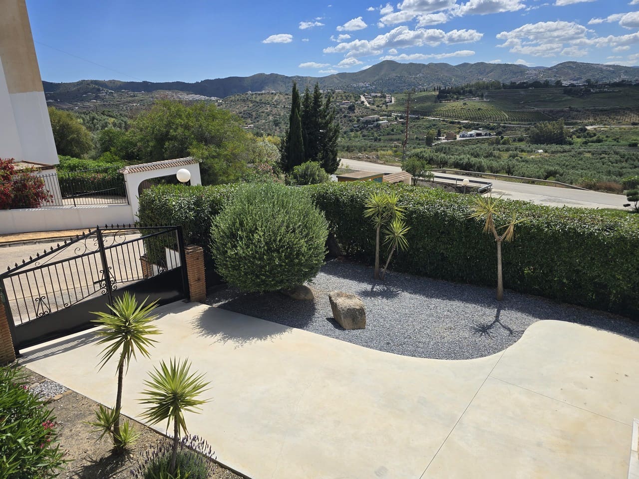 5 bedroom Villa for sale in Puente de Don Manuel with pool garage - € 625,000 (Ref: 9834812)