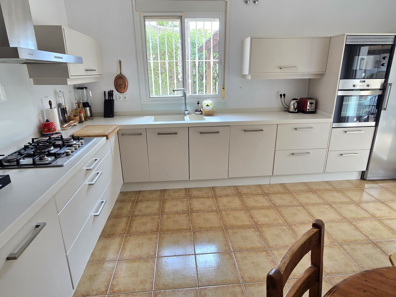 2 sypialnia Willa na sprzedaż w Alcaucin z basenem garażem - 325 000 € (Ref: 9879739)