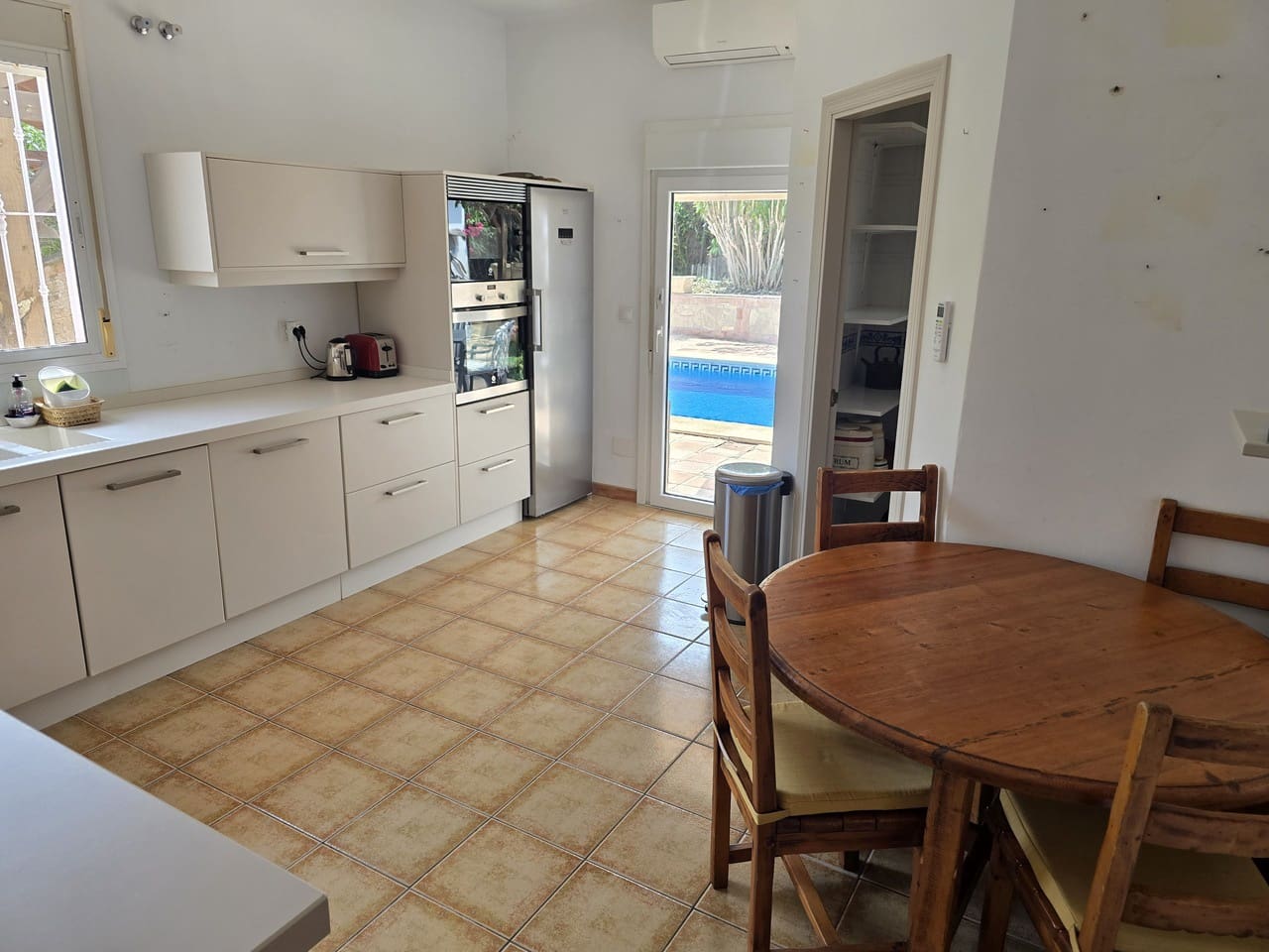 2 sypialnia Willa na sprzedaż w Alcaucin z basenem garażem - 325 000 € (Ref: 9879739)