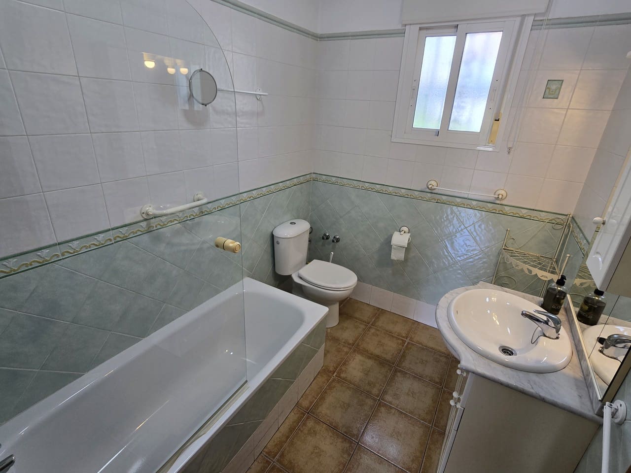 2 sypialnia Willa na sprzedaż w Alcaucin z basenem garażem - 325 000 € (Ref: 9879739)