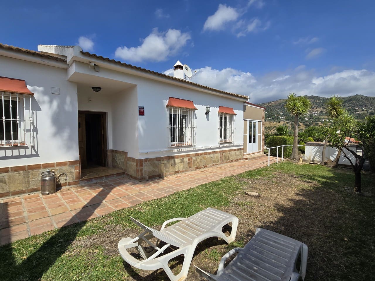 2 sypialnia Willa na sprzedaż w Alcaucin z basenem garażem - 325 000 € (Ref: 9879739)