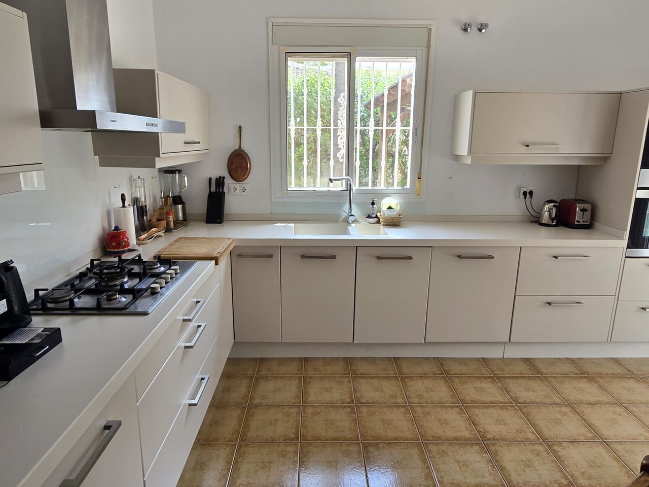 2 sypialnia Willa na sprzedaż w Alcaucin z basenem garażem - 325 000 € (Ref: 9879739)