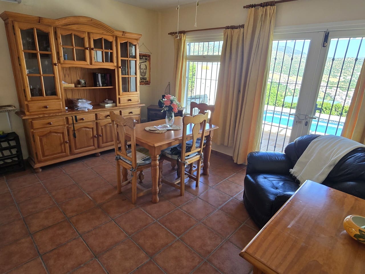 2 soveværelse Villa til salg i Vinuela med swimmingpool garage - € 249.950 (Ref: 9882609)
