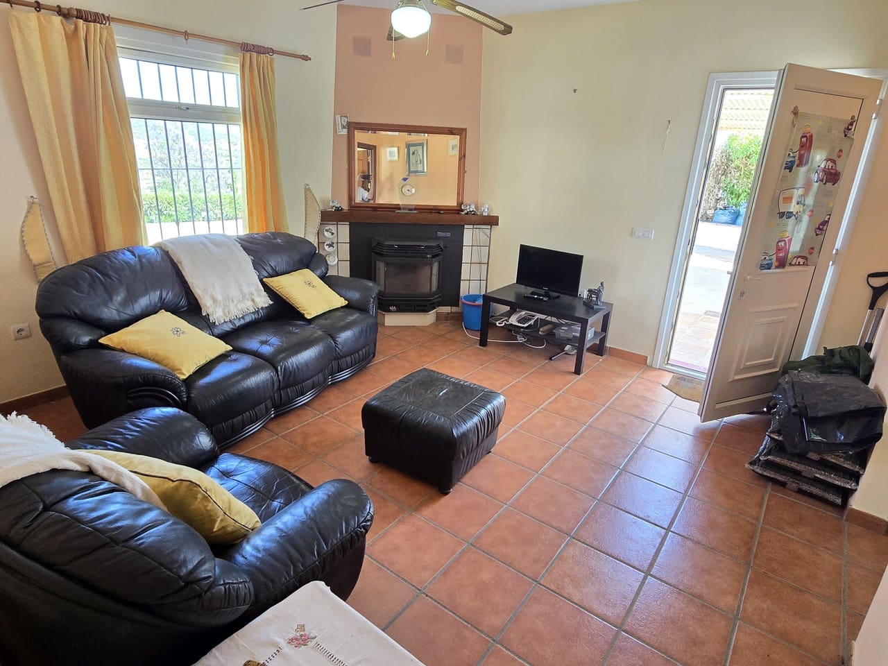 2 soveværelse Villa til salg i Vinuela med swimmingpool garage - € 249.950 (Ref: 9882609)