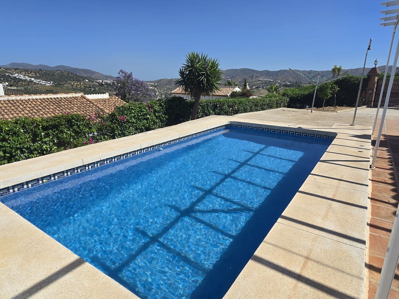 2 soveværelse Villa til salg i Vinuela med swimmingpool garage - € 249.950 (Ref: 9882609)